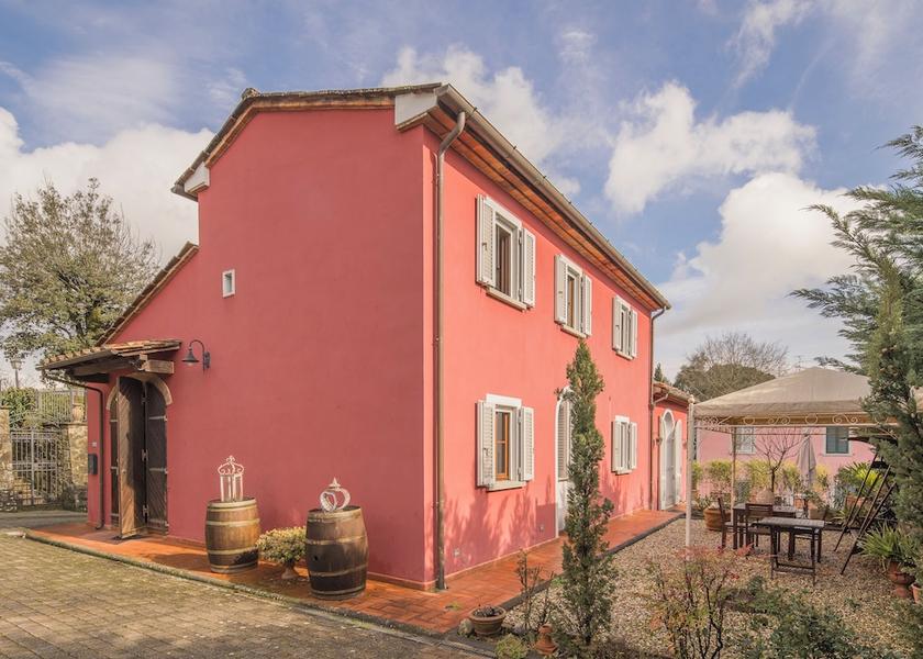 Tuscany Serravalle Pistoiese Facade