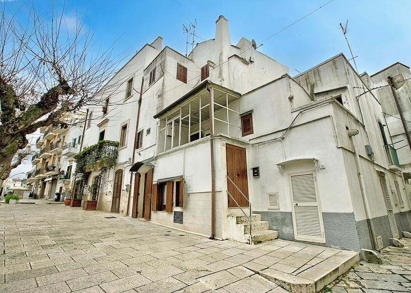 Puglia Noci Exterior Detail