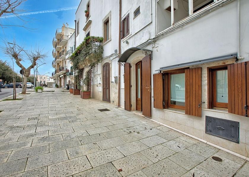 Puglia Noci Exterior Detail