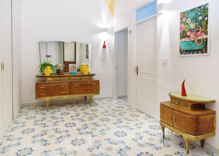 Campania Meta Interior Entrance