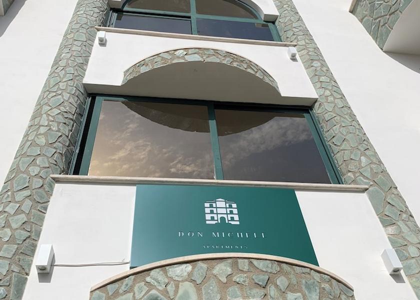 Calabria Gizzeria Exterior Detail