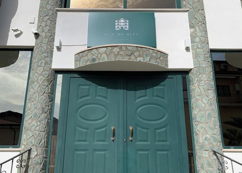 Calabria Gizzeria Facade