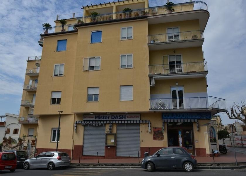 Campania Meta Facade