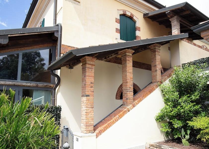 Veneto Zevio Exterior Detail