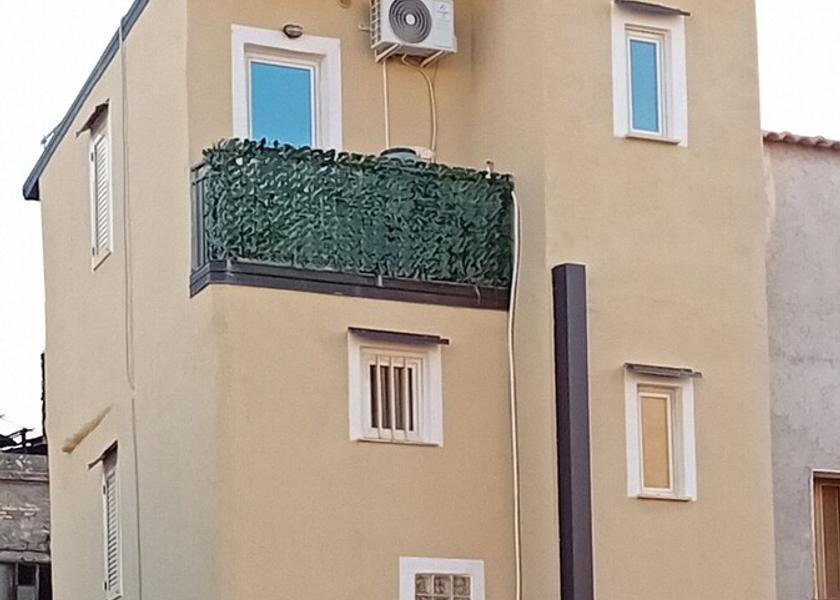 Calabria Gioia Tauro Facade
