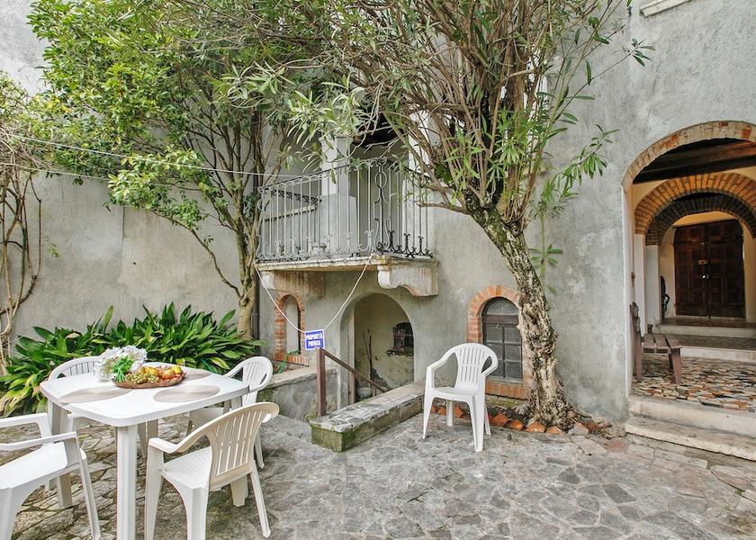 Lombardy Gardone Riviera Outdoor dining