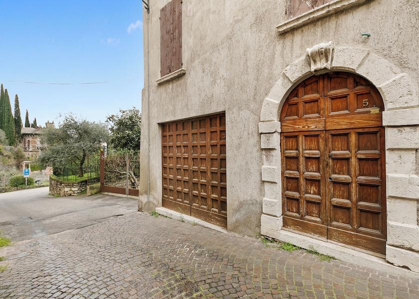 Lombardy Gardone Riviera Exterior detail