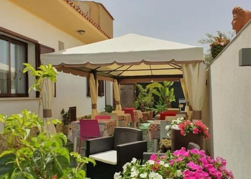 Sicily Castelvetrano Outdoor Dining