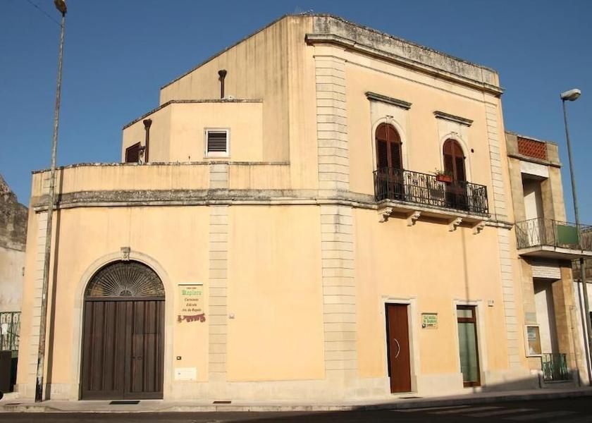 Puglia Cannole Facade