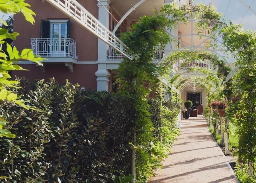 Tuscany Forte dei Marmi Exterior Detail