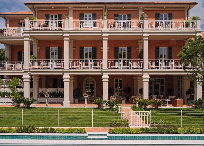 Tuscany Forte dei Marmi Facade