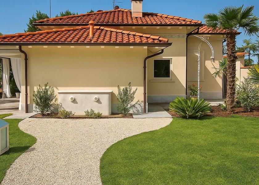 Tuscany Forte dei Marmi Exterior Detail