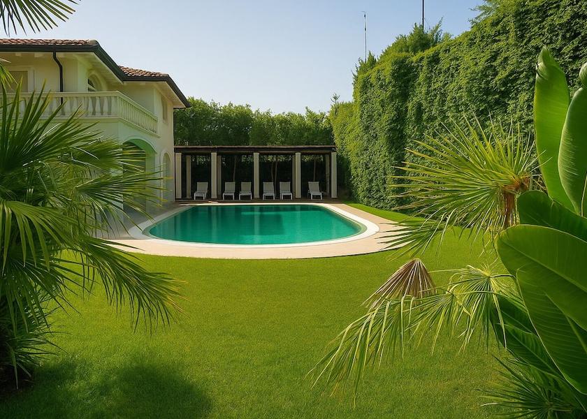 Tuscany Forte dei Marmi Exterior Detail