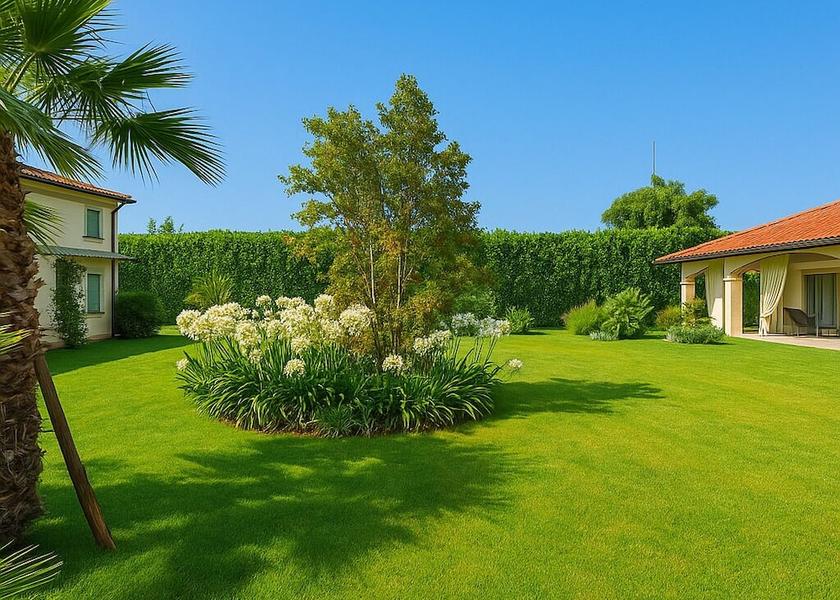 Tuscany Forte dei Marmi Exterior Detail