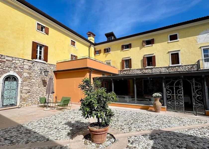 Veneto Affi Exterior Detail