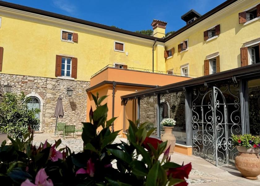 Veneto Affi Exterior Detail