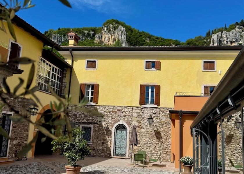 Veneto Affi Exterior Detail