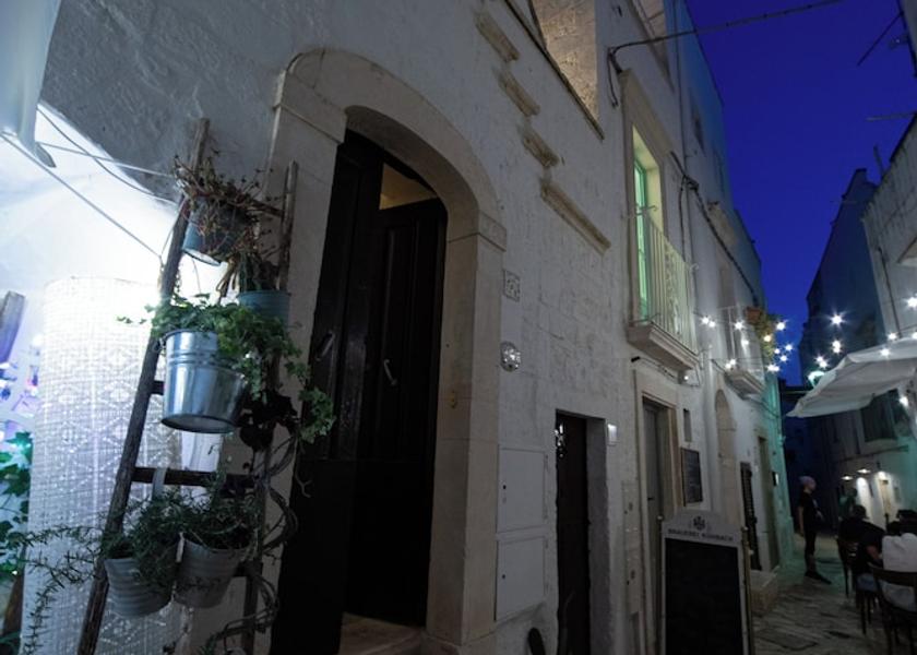 Puglia Locorotondo Facade