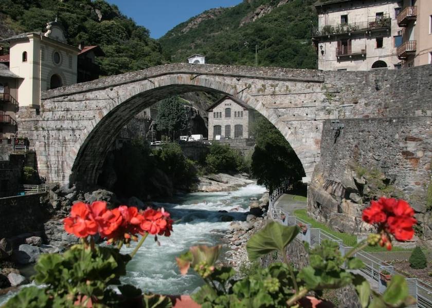 Valle d'Aosta Pont-Saint-Martin Exterior Detail