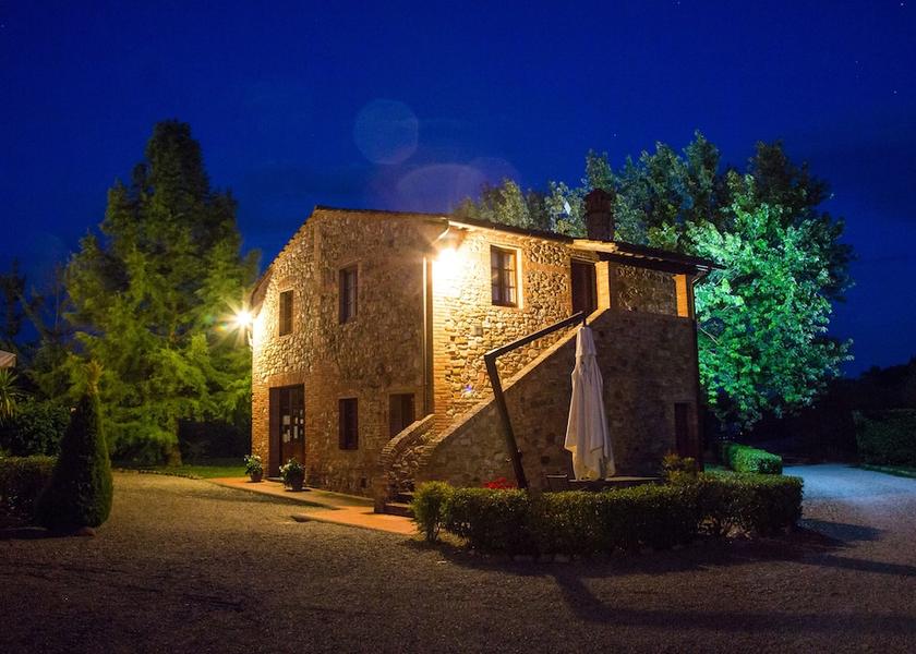 Tuscany Terricciola Front of property - evening/night