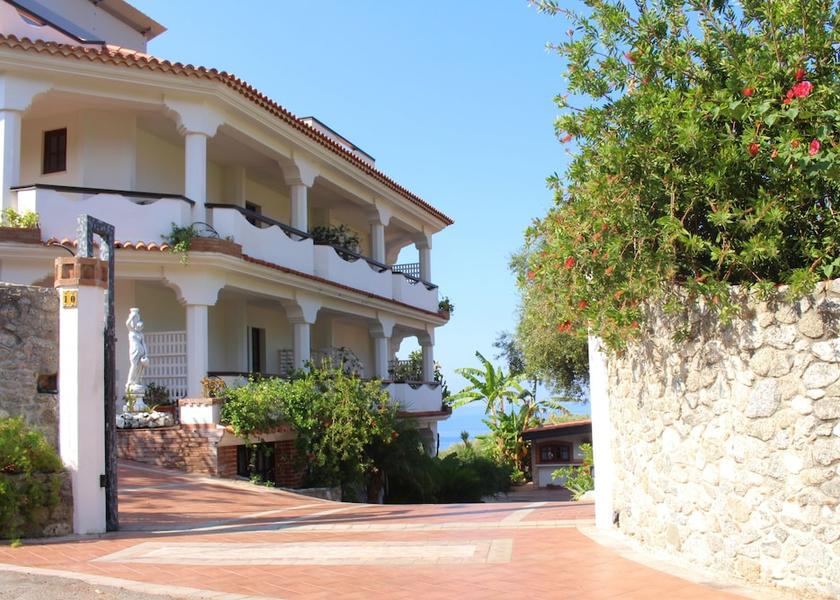 Calabria Joppolo Property entrance