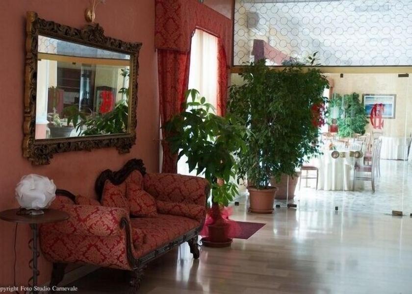 Calabria Villapiana Lobby sitting area