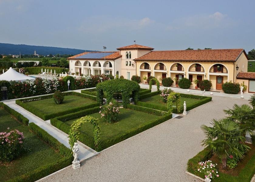 Veneto Montebelluna Exterior Detail