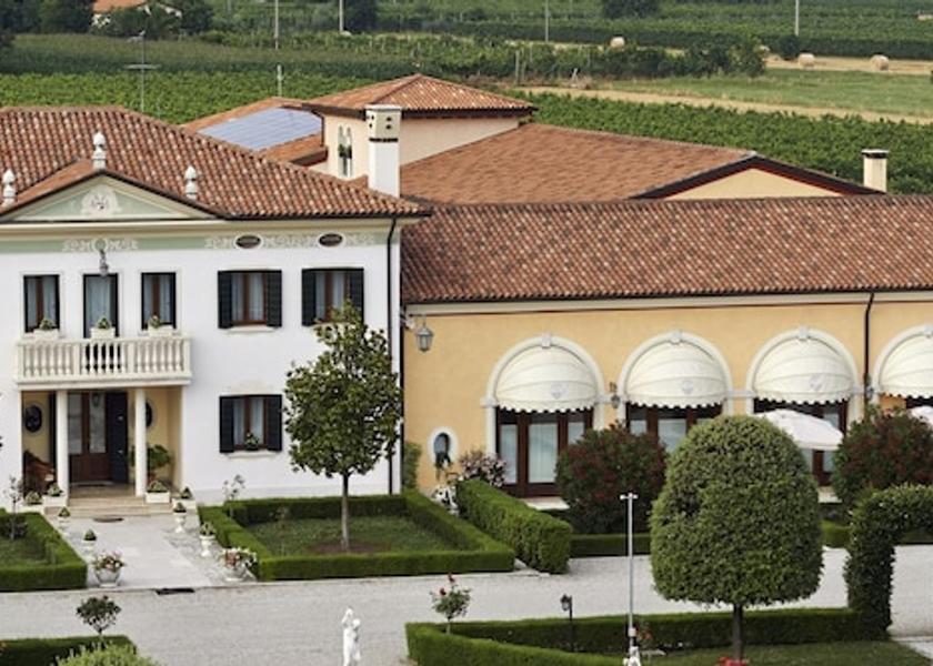 Veneto Montebelluna Facade
