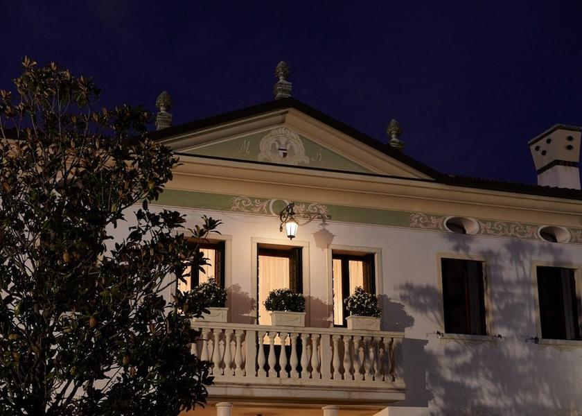 Veneto Montebelluna Facade