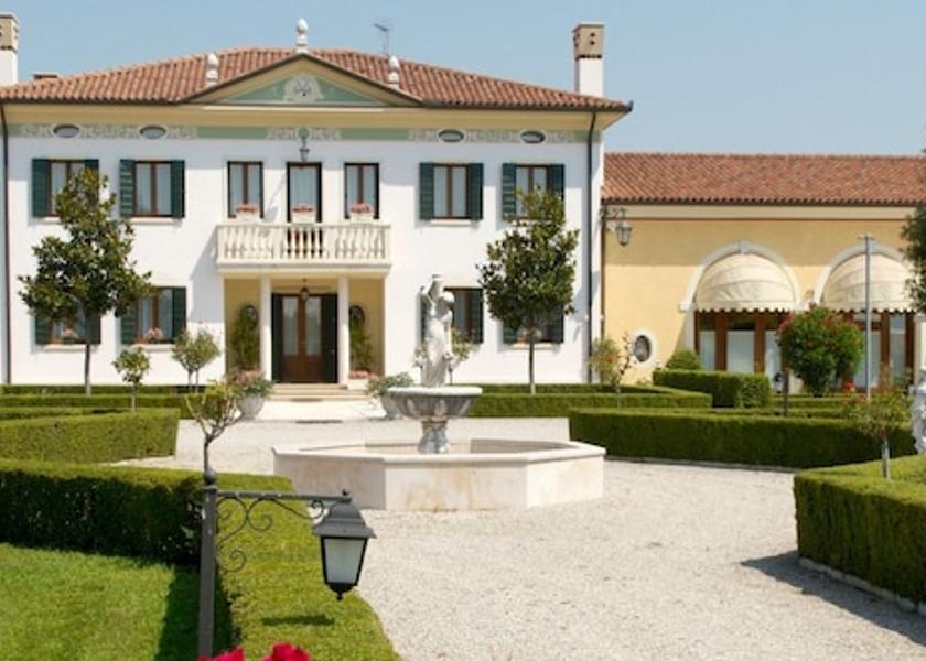 Veneto Montebelluna Facade