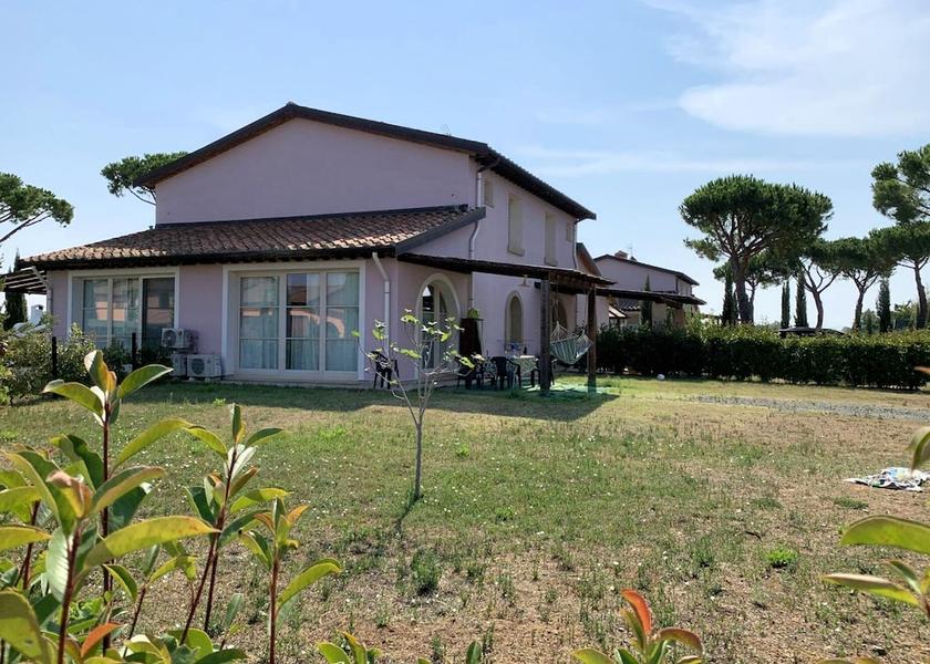 Tuscany Cecina Exterior Detail
