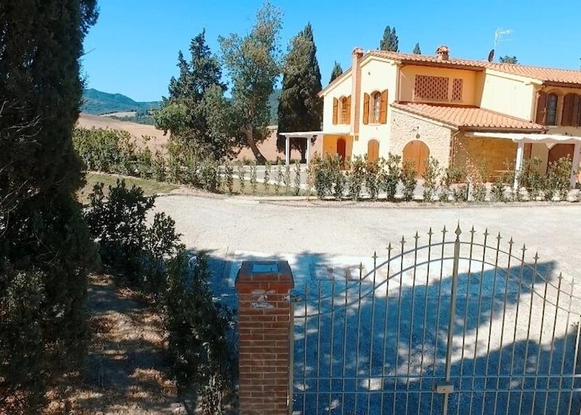Tuscany Lajatico Facade