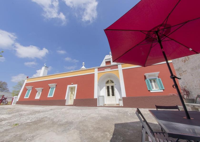 Puglia Locorotondo Exterior Detail