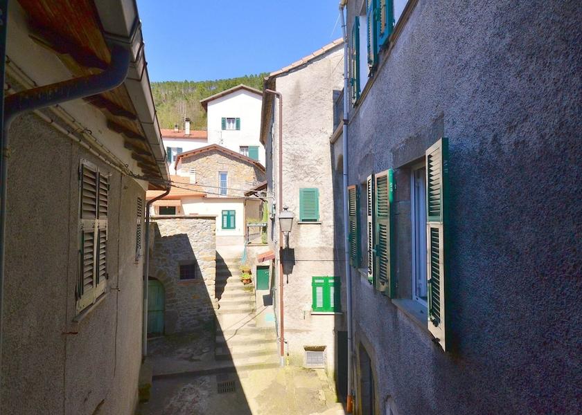 Liguria Sesta Godano Exterior Detail