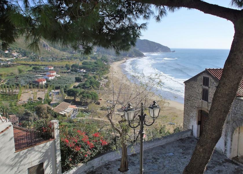 Lazio Itri Exterior Detail