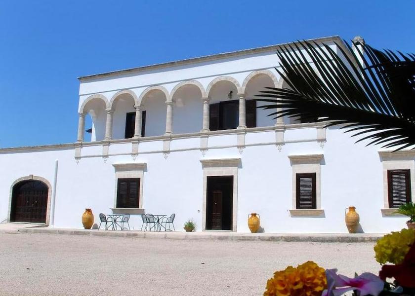 Puglia Torricella Exterior Detail