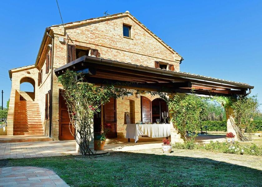 Marche Montecosaro Exterior Detail