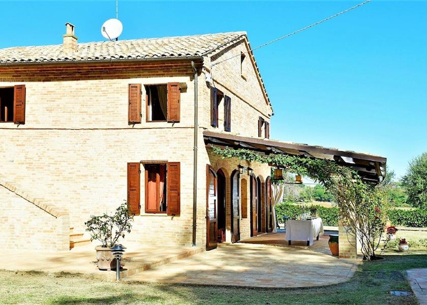 Marche Montecosaro Exterior Detail