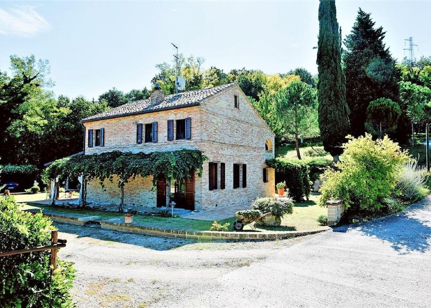 Marche Montecosaro Exterior Detail