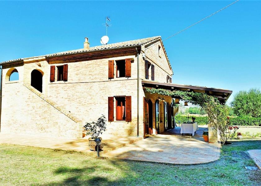 Marche Montecosaro Exterior Detail