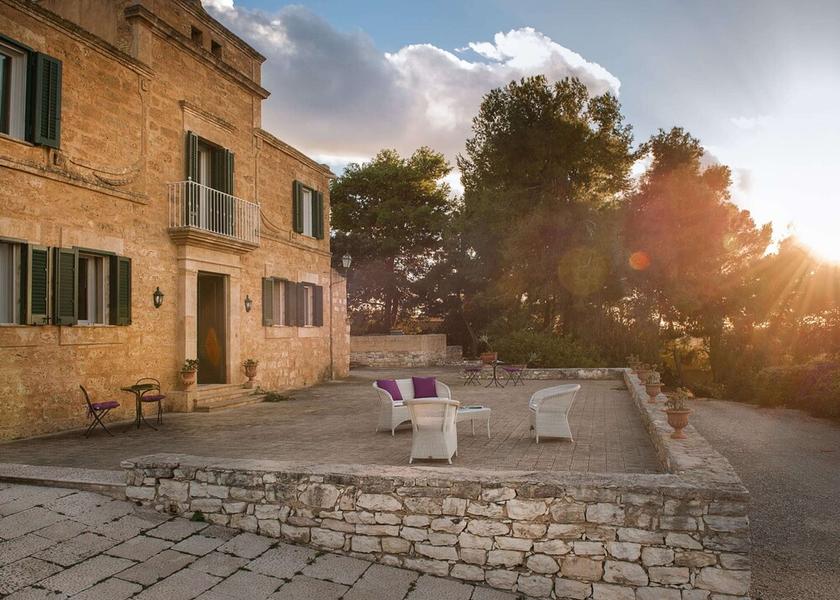 Sicily Paceco Exterior Detail