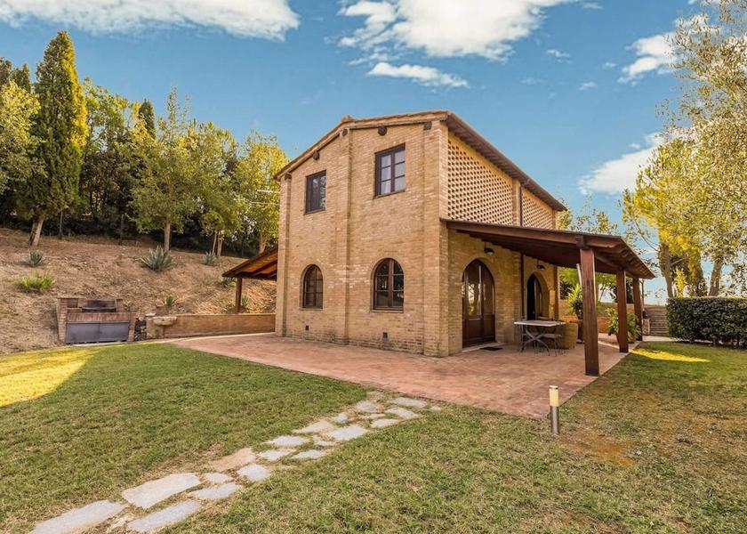 Tuscany Asciano Exterior Detail