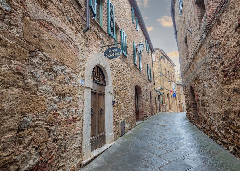 Tuscany Trequanda Facade