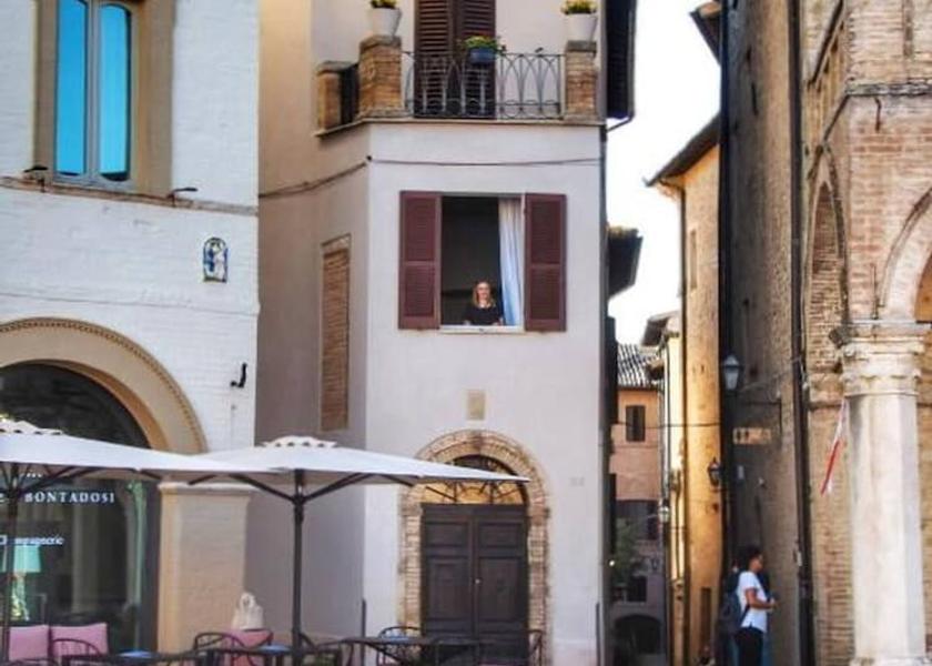 Umbria Montefalco Entrance