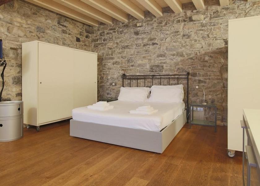 Lombardy Torno Room