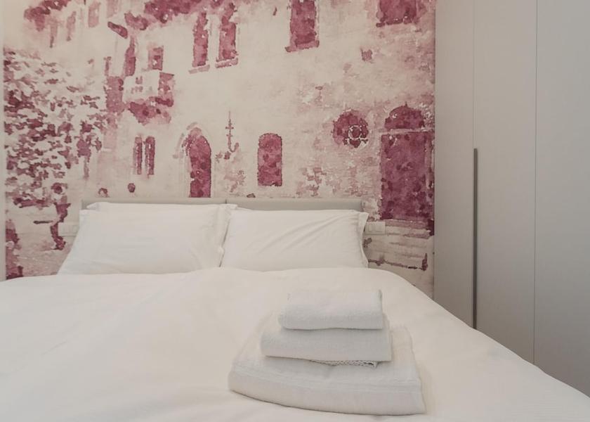 Lombardy Vercana Room