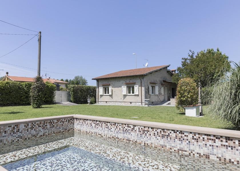Tuscany Forte dei Marmi Exterior Detail