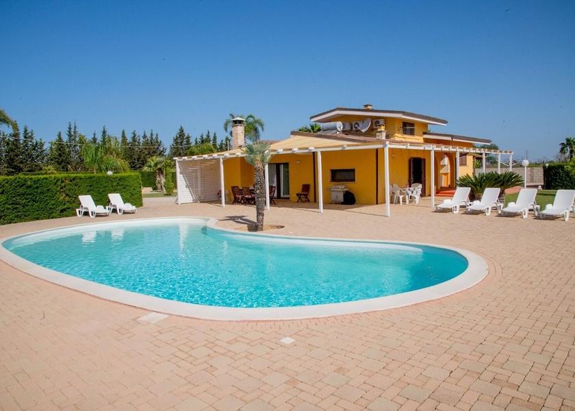 Puglia Melissano Facade