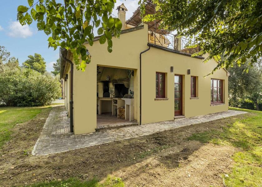 Marche Osimo Exterior Detail