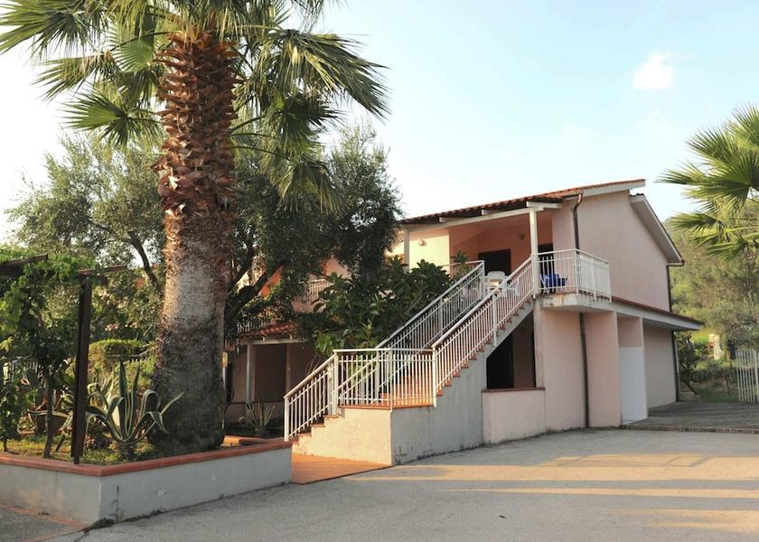 Campania Centola Exterior Detail